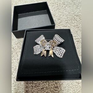 Chanel 25K Bow Brooch